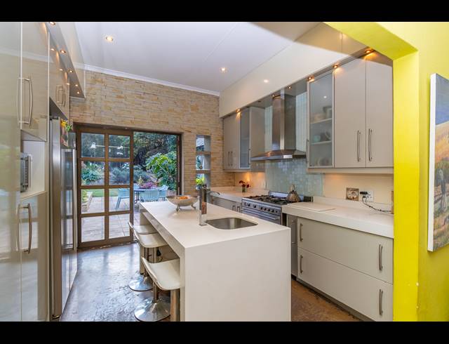 3 BEDROOM FREEHOLD FOR SALE IN NORTHCLIFF